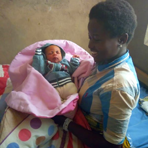 Premier bébé né à la maternité de Vutule, au Nord Kivu en RD Congo