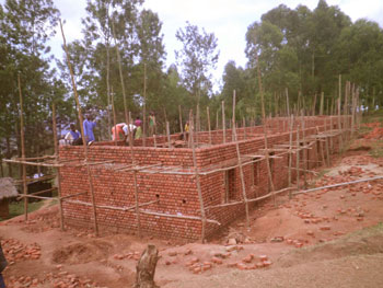 Construction du deuxième bâtiment de l'école primaire Vutegha au Nord Kivu, RD du Congo