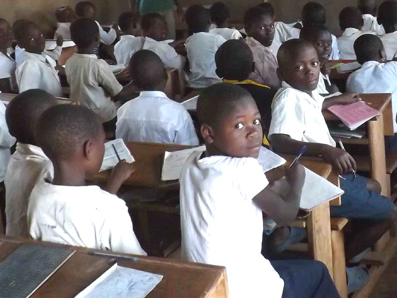 Elèves en classse à l'école Vutegha en RDC