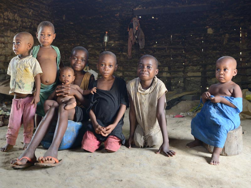 Enfants pygmées Bagyeli de Bipindi au Cameroun