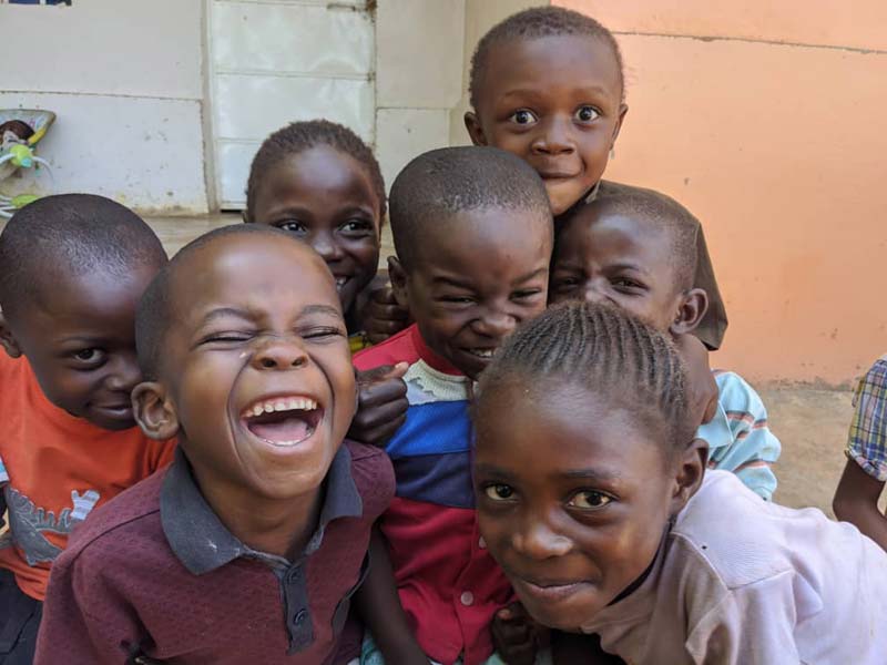 Orphelins du Village d'Enfants Bumi en Afrique