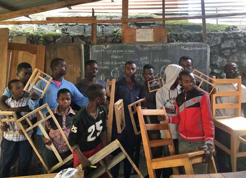 Les réalisations des apprentis menuisiers d'Aprojed à Goma