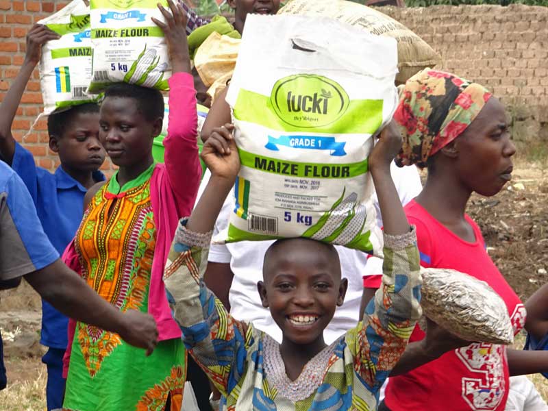 Aide alimentaire apportée aux familles les plus vulnérables de Gisenyi au Rwanda