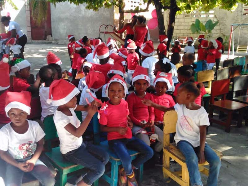 Fête de Noël 2021 pour les enfants de l'école St Alphonse de Cité Soleil