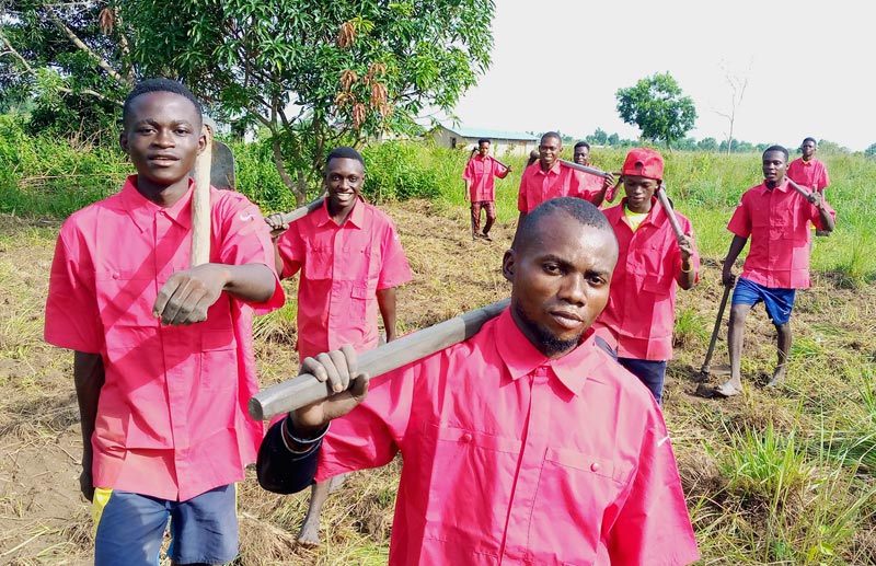 Jeunes des rues de Kinshasa de retour des travaux dans les champs