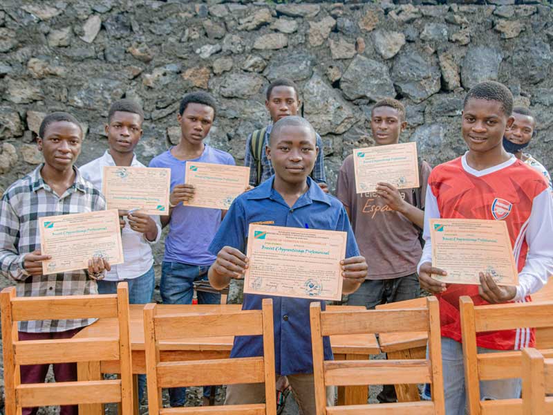 Les apprentis menuisiers de Goma viennent d'obtenir leur diplôme