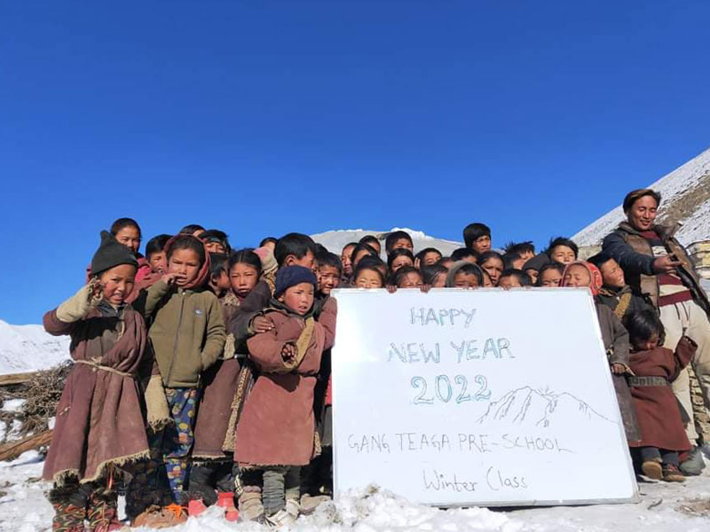 Bonne année de la part des enfants de Ting Kyu dans l'Himalaya