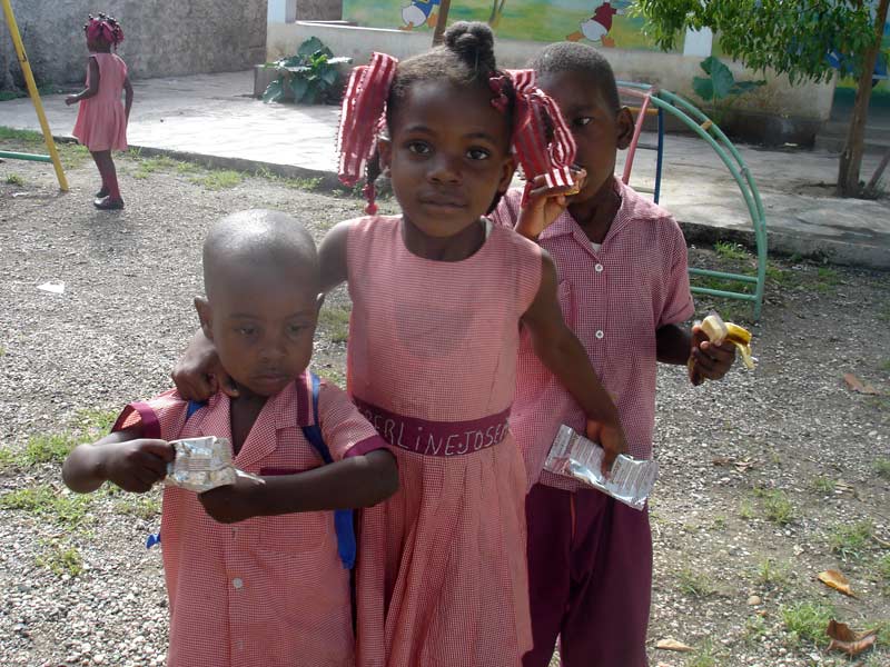 Enfants de l'école maternelle St Alphonse de Cité Soleil en Haïti
