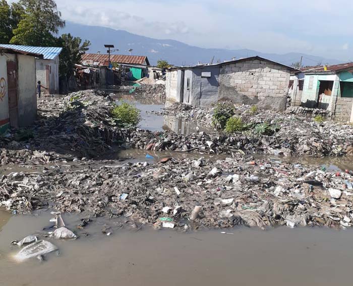 Inondations dans le bidonville de Cité Soleil en Haïti