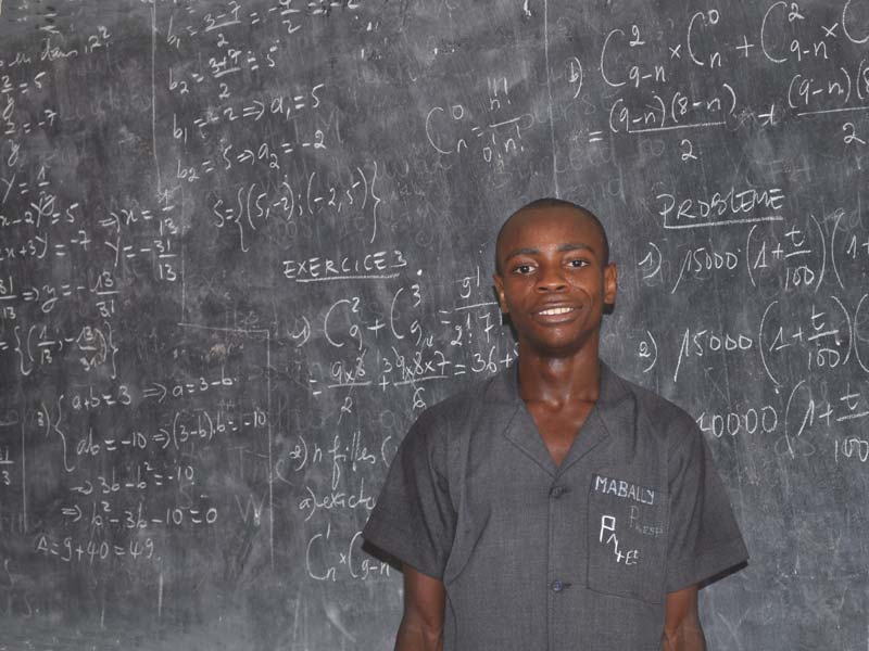 Lycée de Bipindi au Cameroun, un élève Bagyeli de la classe de 1ère