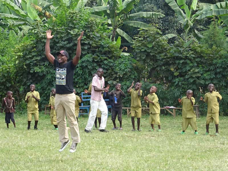 Joie des enfants du Rwanda bénéficiant de l'aide du Point d'Ecoute