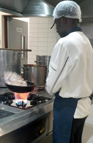 Emmanuel est aujourd'hui un cuisinier de bonne réputation.