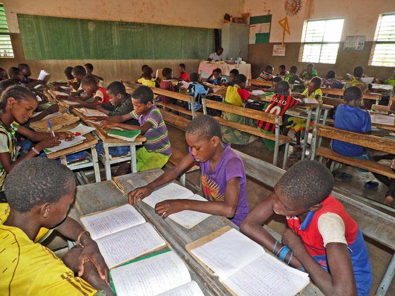 Classe de l'école de la deuxième chance à Guiè au Burkina Faso