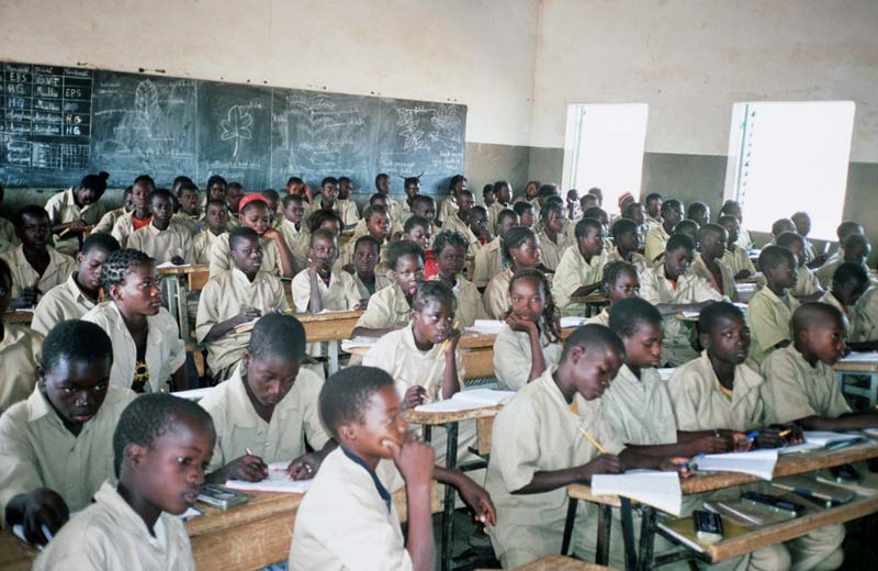 Une classe surchargée du Collège de Guiè au Burkina Faso