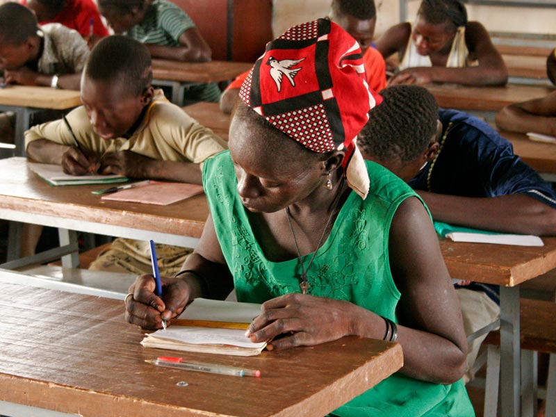 Elève de l'école de la deuxième chance à Guiè au Burkina FAso