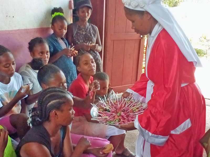 Fête de Noël de l’orphelinat d’Amboangibé à Madagascar