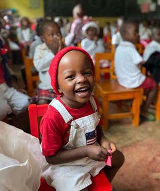 Fête de la Saint-Nicolas pour les orphelins de Bumi en RDC