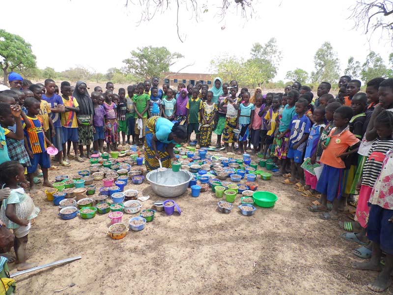 Organisation de la cantine scolaire à Guiè au Burkina Faso