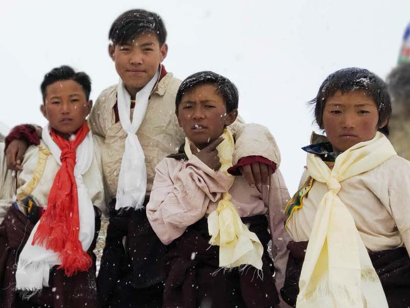 Elèves des cours d'hiver à Ting Kyu  dans le Haut Dolpo au Népal