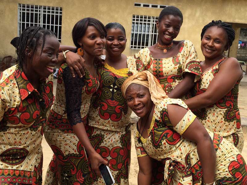 Célébration de la Journée internationale de la femme par les filles en situation de rue au centre Ndako Ya Biso à Kinshasa.