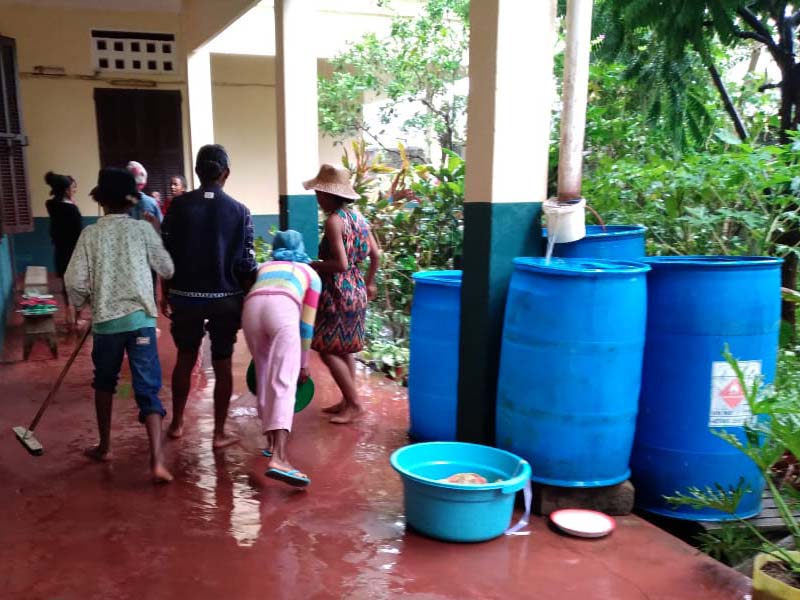 Nettoyage dans l'orphelinat d'Antalaha après le passage du cyclone Freddy