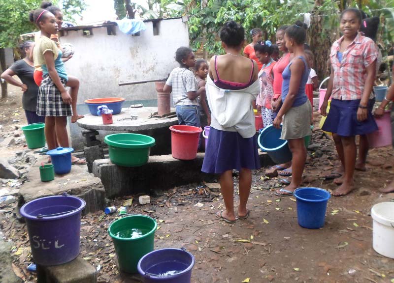 Nettoyage dans l'orphelinat d'Antalaha après le passage du cyclone Freddy