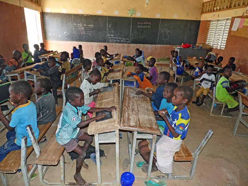 Classe d'une école primaire de Guié au Burina Faso