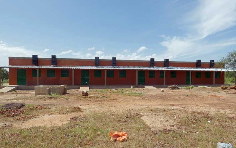 Le nouveau bâtiment de 4 classes supplémentaires construit par SOS Enfants pour le collège de Douré au Burkina Faso
