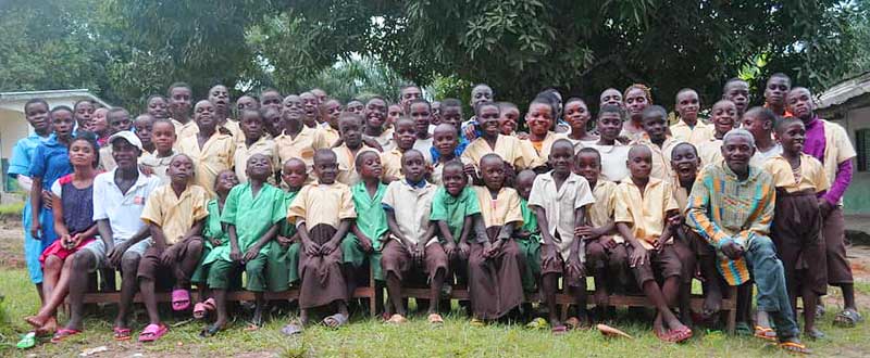Les enfants Pygmées Bagyeli pensionnaires au Fondaf