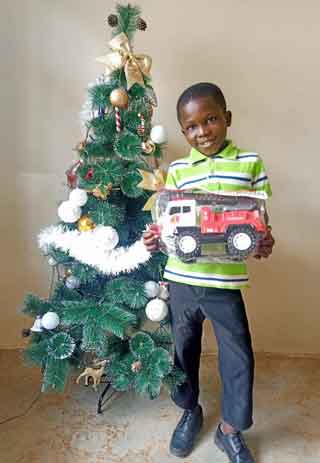 Distribution de cadeaux de Noël aux orphelins du Village d'Enfants Bumi en RDC