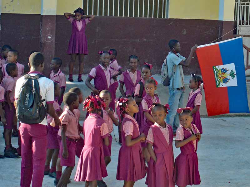 Jeunes écoliers du Primaires à Cité Soleil en Haïti