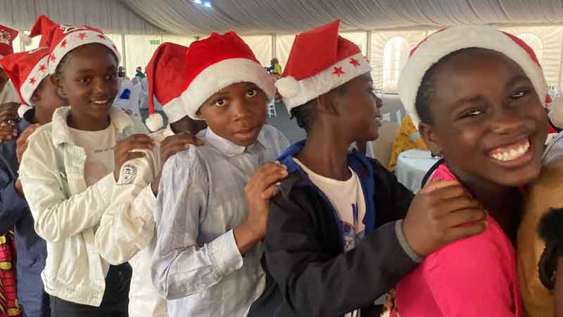 Fête de Noël pour les orphelins du Village d'Enfants Bumi de Karavia en RDC