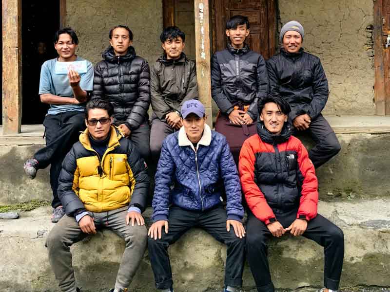 Les professeurs de l'école de Ting Kyu au Népal