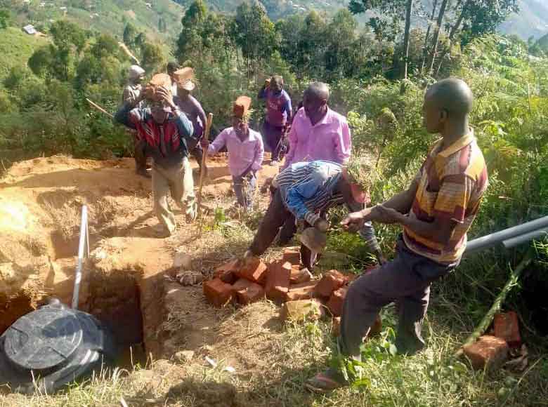 Construction du bac de captage pour  l'adduction d'eau à Kitolu en RDC