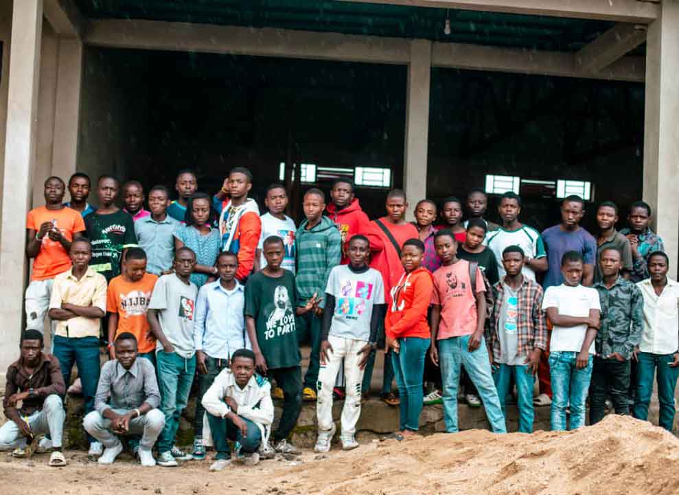 Promotion 2024 des jeunes démobilisés apprentis menuisiers au centre Aprojed à Goma