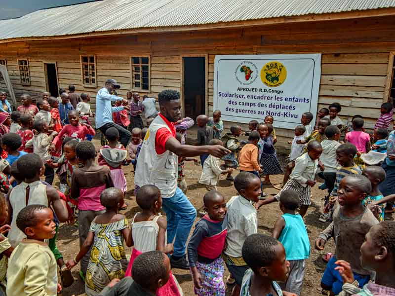 Encadrement des enfants réfugiés à l'école d'Aprojed de Goma