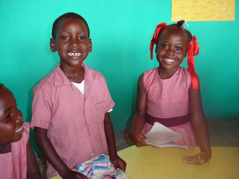 Enfants de l'école primaire St Alphonse à Cité Soleil en Haïti