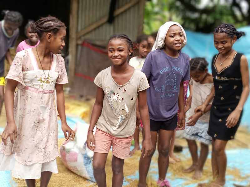 Enfants de l'orphelinat de Sambava à Madagascar