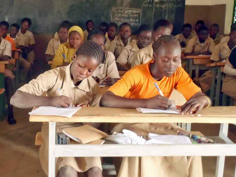 Elèves en classe de 5ème du collège de Guiè au Burkina Faso