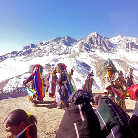Danse des masques traditionnelle de la fête de Losar, Nouvel An Tibétain à Tinje dans les Haut Dolpo