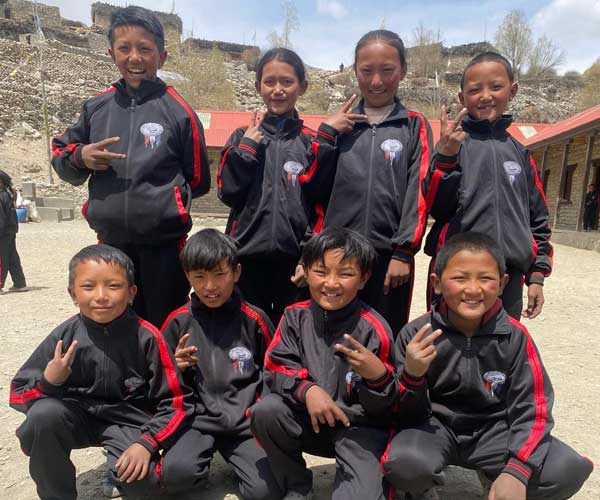Elèves de la classe 6 de l'école de Tinje dans le Haut Dolpo au Népal