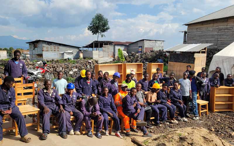 Promotion 2024-2025 des enfants soldats démobilisés apprentis menuisiers à Goma