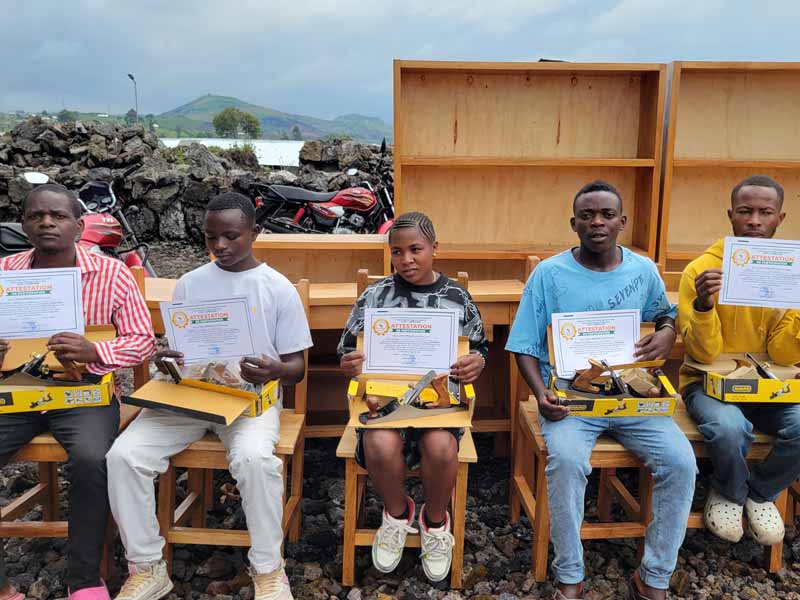 Remise des diplômes aux apprentis menuisiers Aprojed à Goma