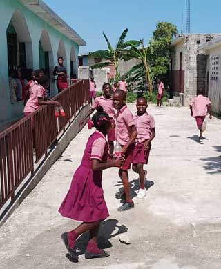 Cour de récréation de l'école primaire St Alphonse de Cité Soleil