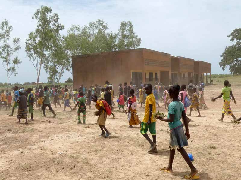 La cour de récréation de l'école primaire de Guiè A au Burkina Faso