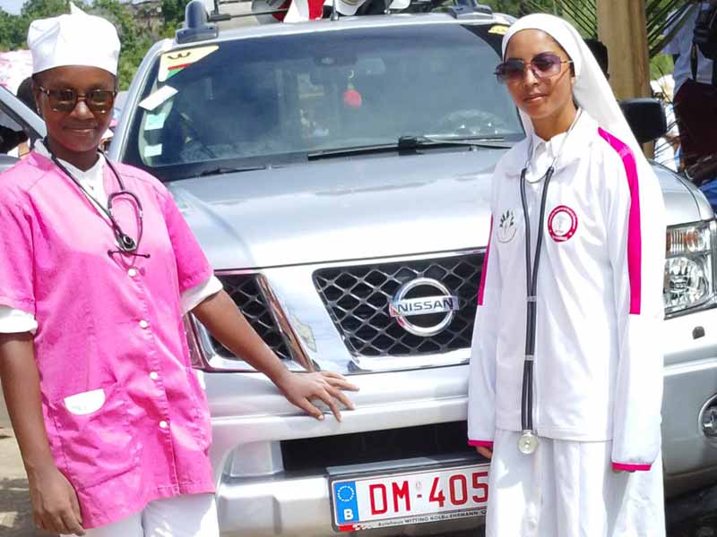 Déguisement d'infirmières sur l'Ile Ste Marie à Madagascar