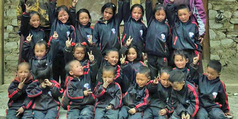 Effectif complet de la Gang Teiga Pre-School à Poldegaon dans le Haut Dolpo