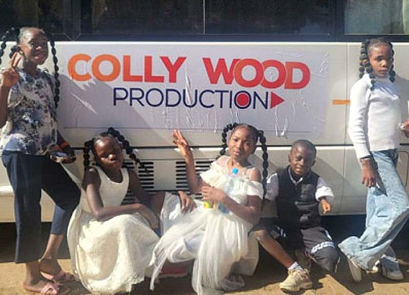 Enfants de Bumi sélectionnés par Mme Jolie Kenda pour participer à son spectacle produit par Collywood Production.